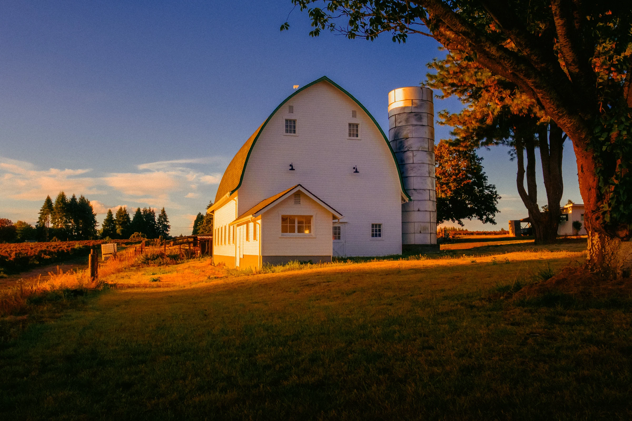 white barn ridgefield wa september 2026