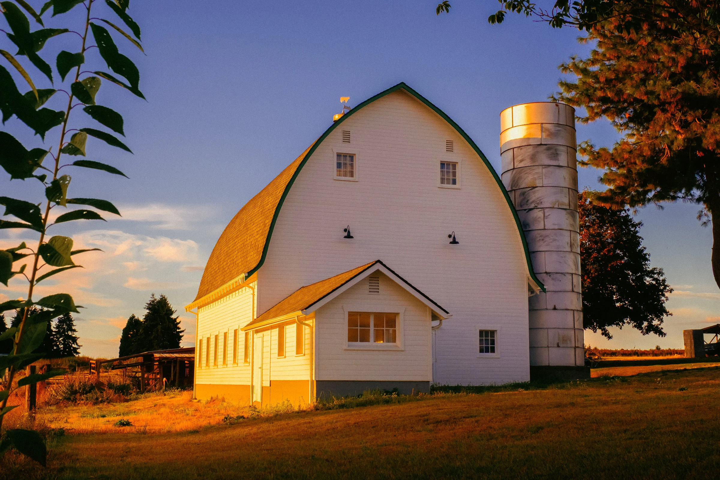 white barn ridgefield wa september 2026