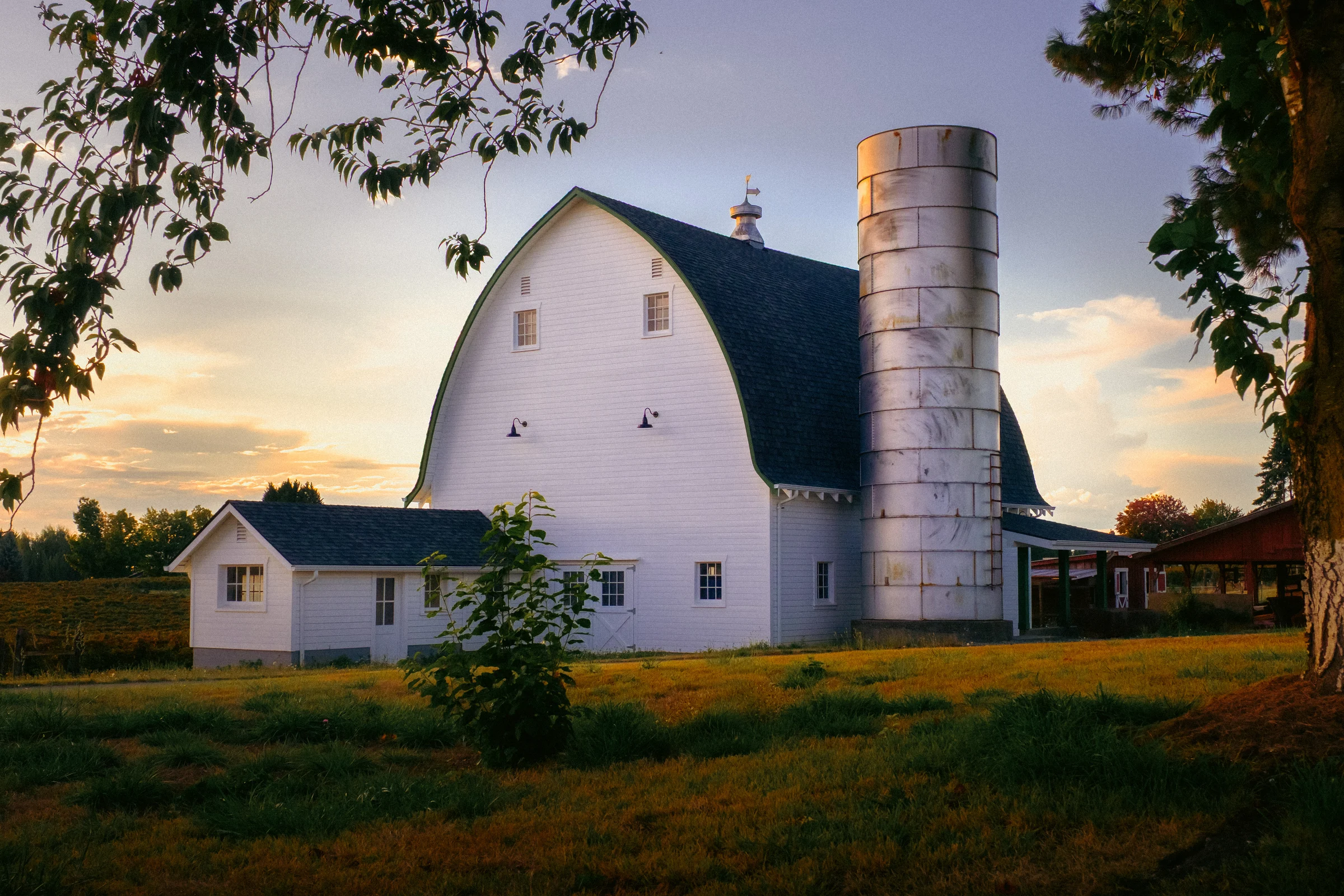 white barn ridgefield wa september 2026