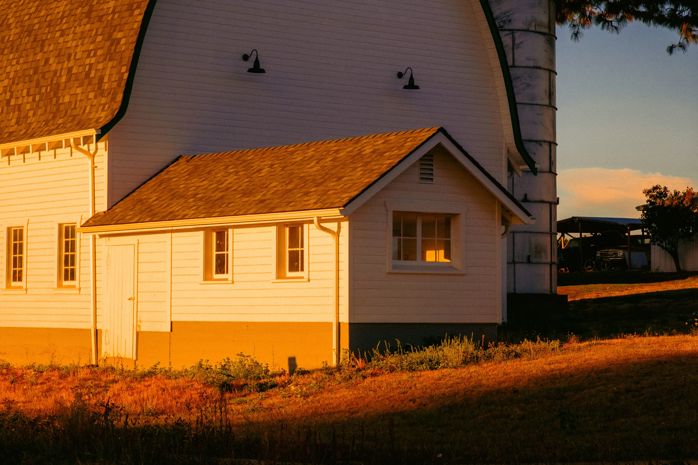 white barn ridgefield wa september 2026