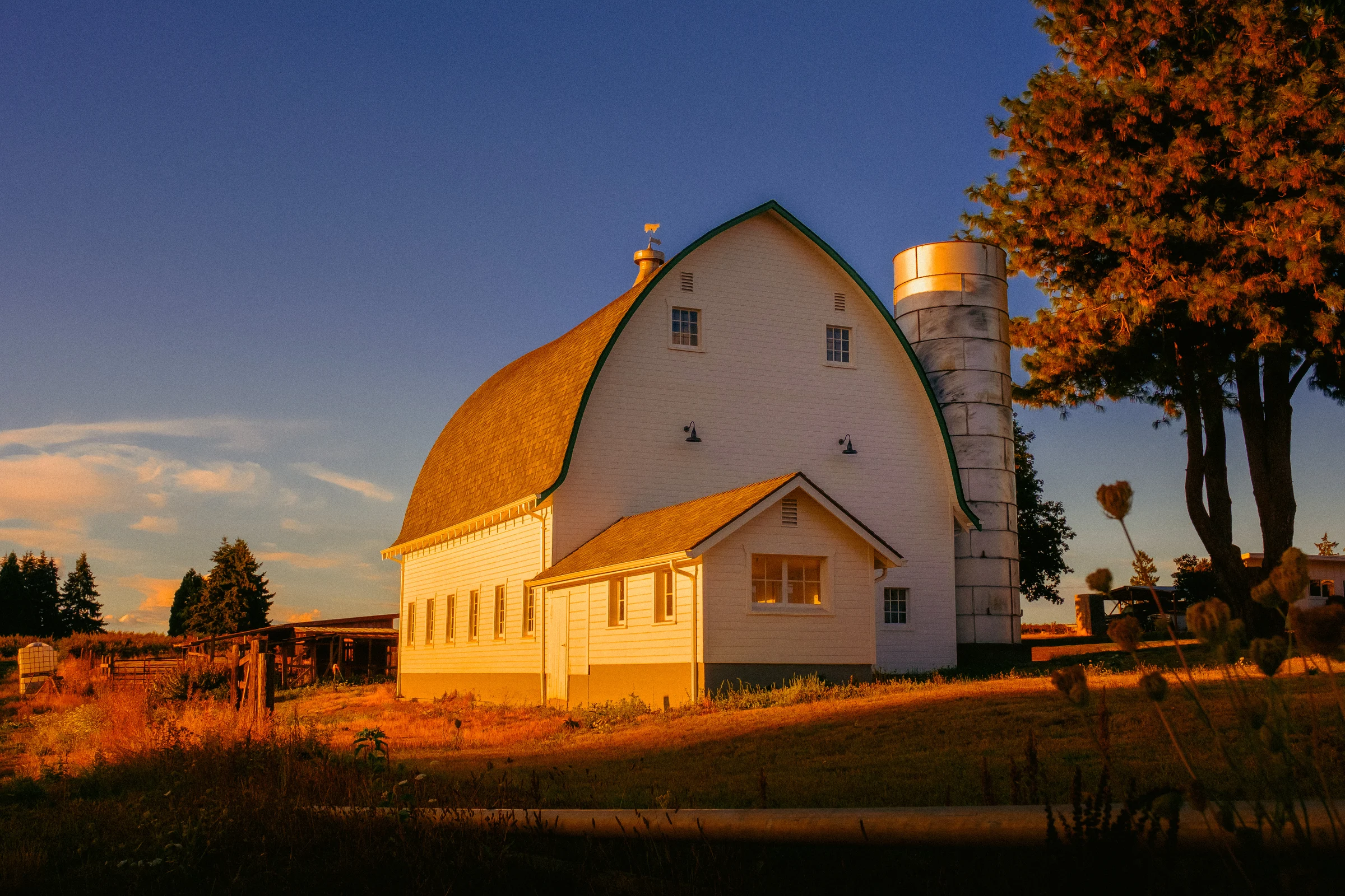 white barn ridgefield wa september 2026